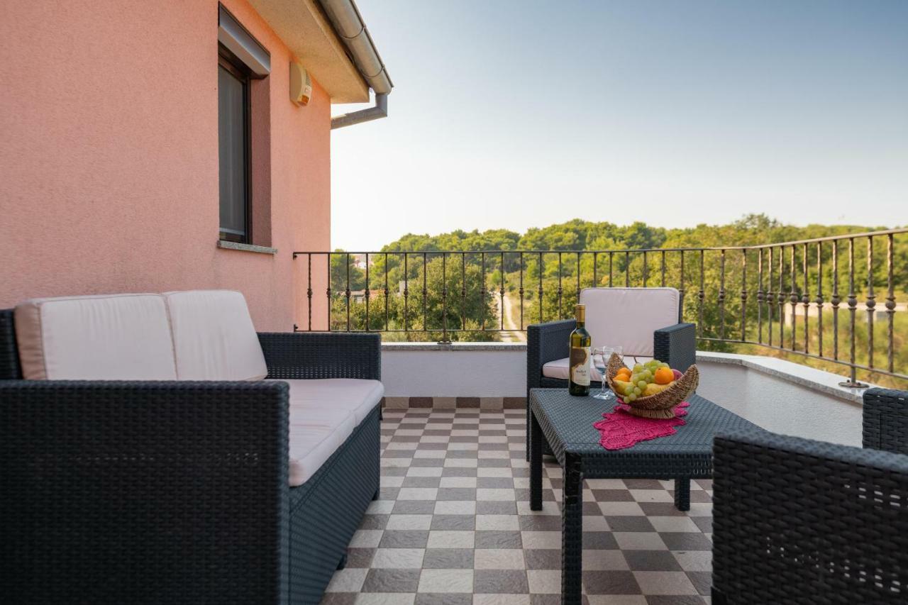 Ferienhaus Joy Ližnjan Exterior foto